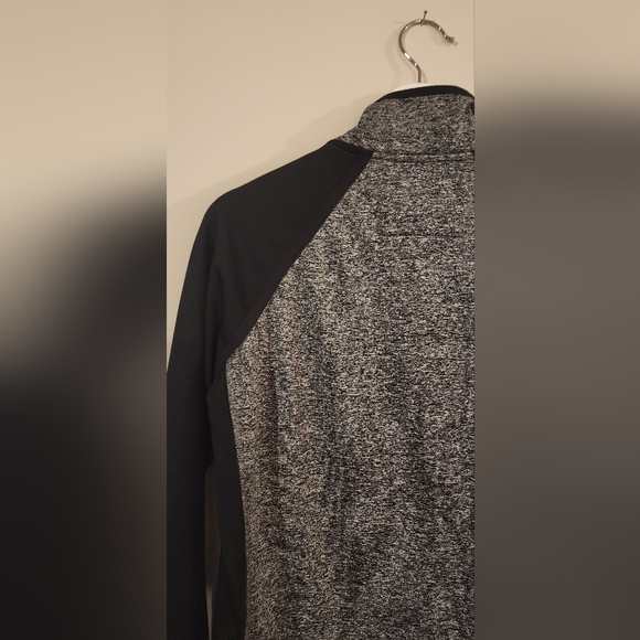 Mayo Clinic Long sleeve 1/4 zip Top Heather Grey and Black Large - Picture 6 of 9